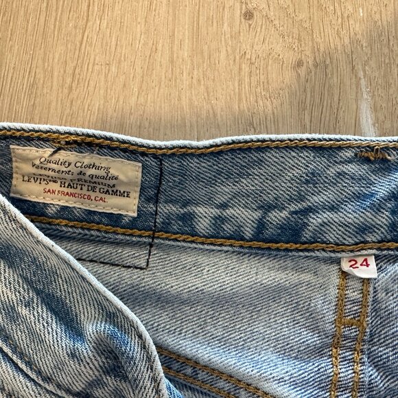 Levis 501 Straight Leg Light Wash Jeans - Picture 3 of 5